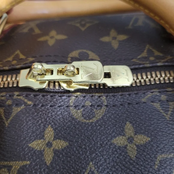 Louis Vuitton 50 Keepall Bandouliere FREE POSHMARK AUTHENTICATION! - Picture 4 of 17